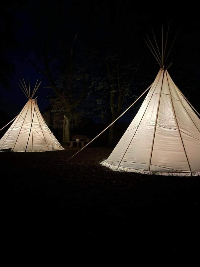 Chateau Moravany - Apartmany, Teepee A Wellness Ronow an der Doubrava المظهر الخارجي الصورة