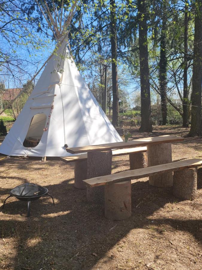 Chateau Moravany - Apartmany, Teepee A Wellness Ronow an der Doubrava المظهر الخارجي الصورة