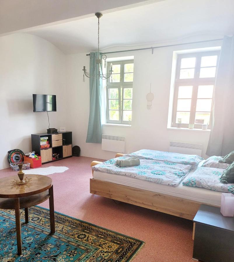 Chateau Moravany - Apartmany, Teepee A Wellness Ronow an der Doubrava المظهر الخارجي الصورة