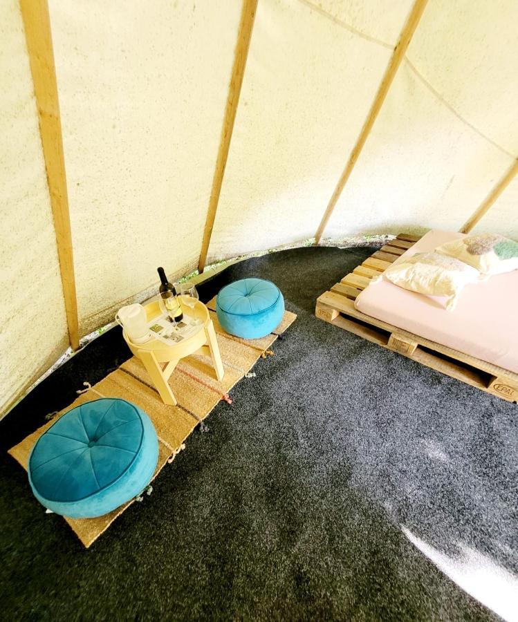 Chateau Moravany - Apartmany, Teepee A Wellness Ronow an der Doubrava المظهر الخارجي الصورة