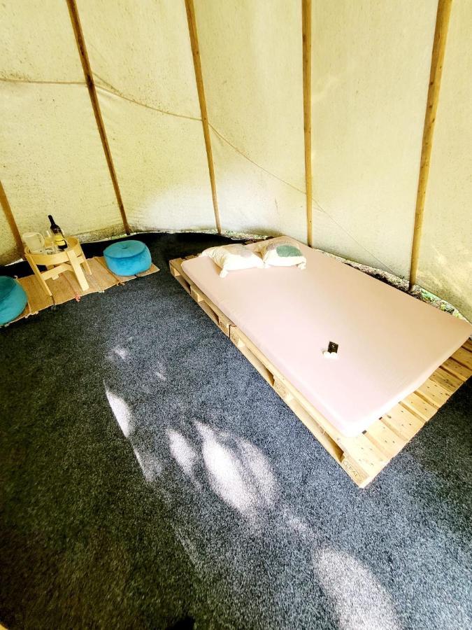 Chateau Moravany - Apartmany, Teepee A Wellness Ronow an der Doubrava المظهر الخارجي الصورة