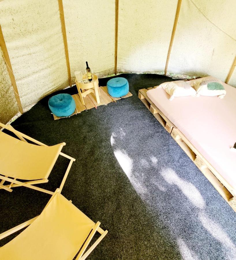 Chateau Moravany - Apartmany, Teepee A Wellness Ronow an der Doubrava المظهر الخارجي الصورة