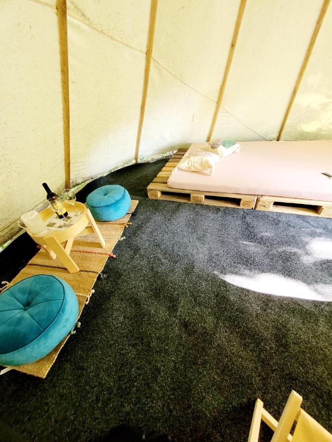 Chateau Moravany - Apartmany, Teepee A Wellness Ronow an der Doubrava المظهر الخارجي الصورة