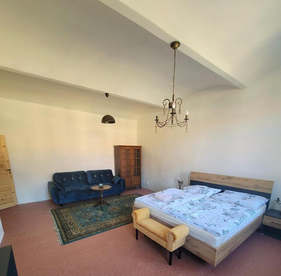 Chateau Moravany - Apartmany, Teepee A Wellness Ronow an der Doubrava المظهر الخارجي الصورة