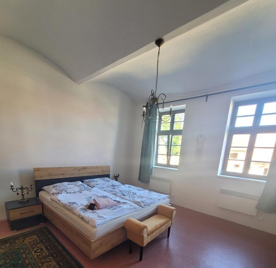 Chateau Moravany - Apartmany, Teepee A Wellness Ronow an der Doubrava المظهر الخارجي الصورة